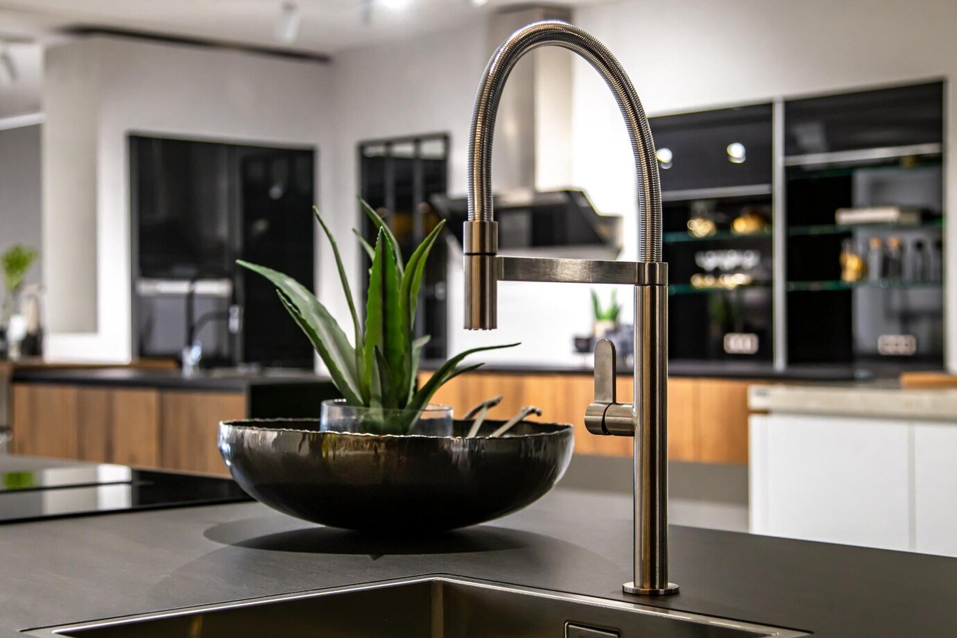 new-modern-steel-faucet-kitchen-room-sink-close-up_169016-20019
